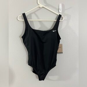 Nike swimsuit L NESSA223-001 NWT‎ $98